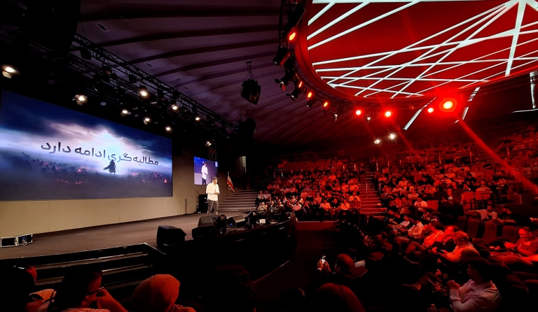 گزارش ویژه از «دورهمی تابستانی زومیت»: جشن ۱۵ سالگی همراه با هیجان رونمایی آیفون ۱۷