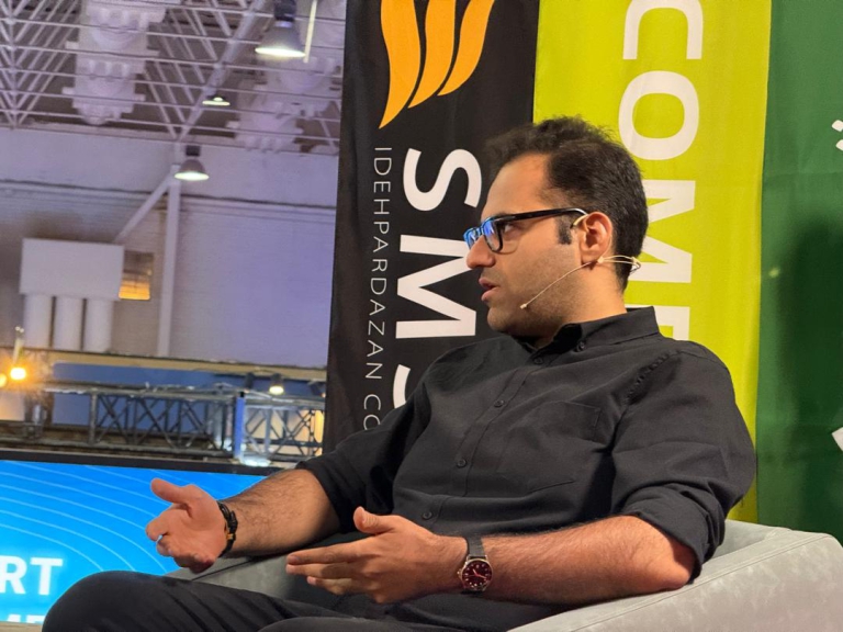 آینده سئو در عصر هوش مصنوعی؛ گفت‌وگوی اختصاصی با علی پیر در ستاد خبری الکامپ ۲۰۲۵